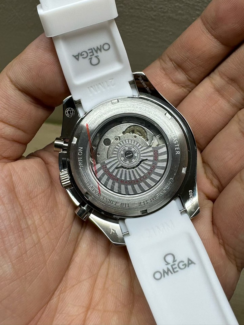 Omega Speedmaster Silver Snoopy Award · ZT13723 — תמונה 11