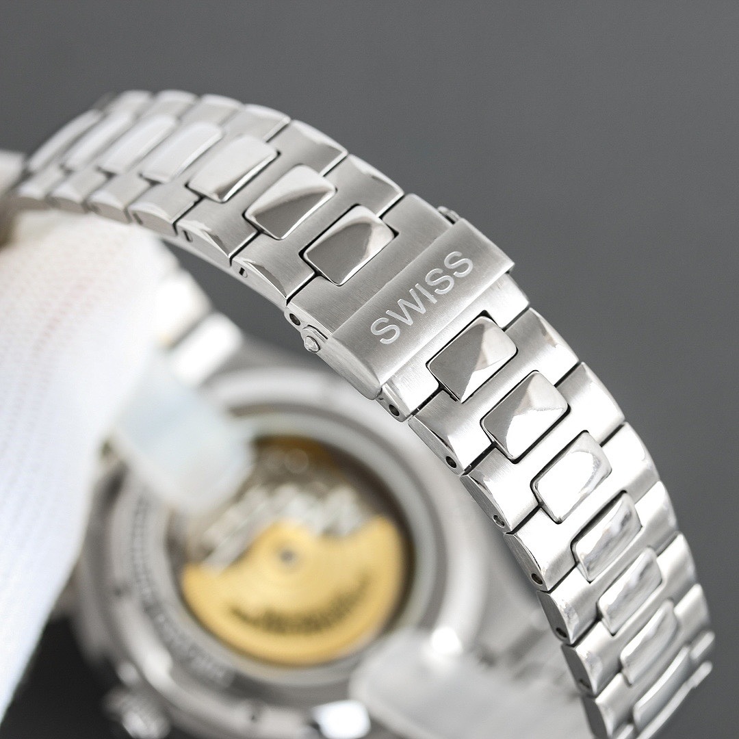 Girard-Perregaux Laureato 42mm · ZT13719 — תמונה 9