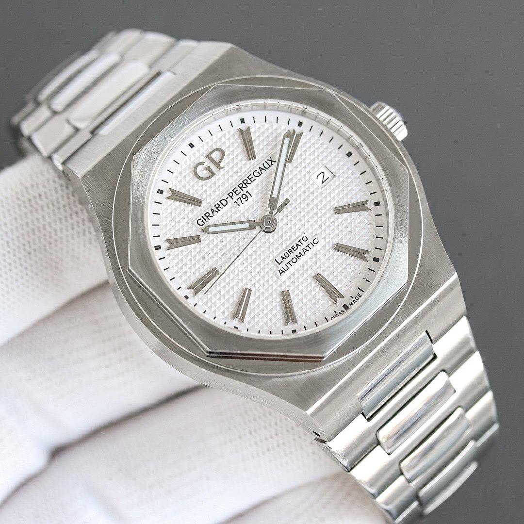 Girard-Perregaux Laureato 42mm · ZT13719 — תמונה 4