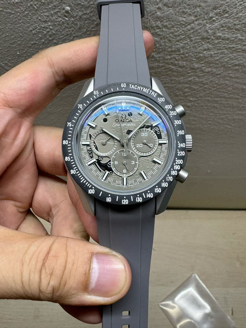 Omega Speedmaster Grey Side of the · ZT13725