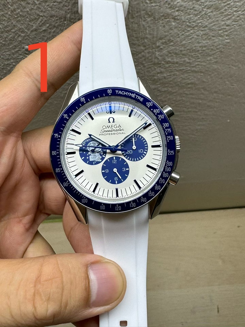 Omega Speedmaster Silver Snoopy Award · ZT13723 — תמונה 2