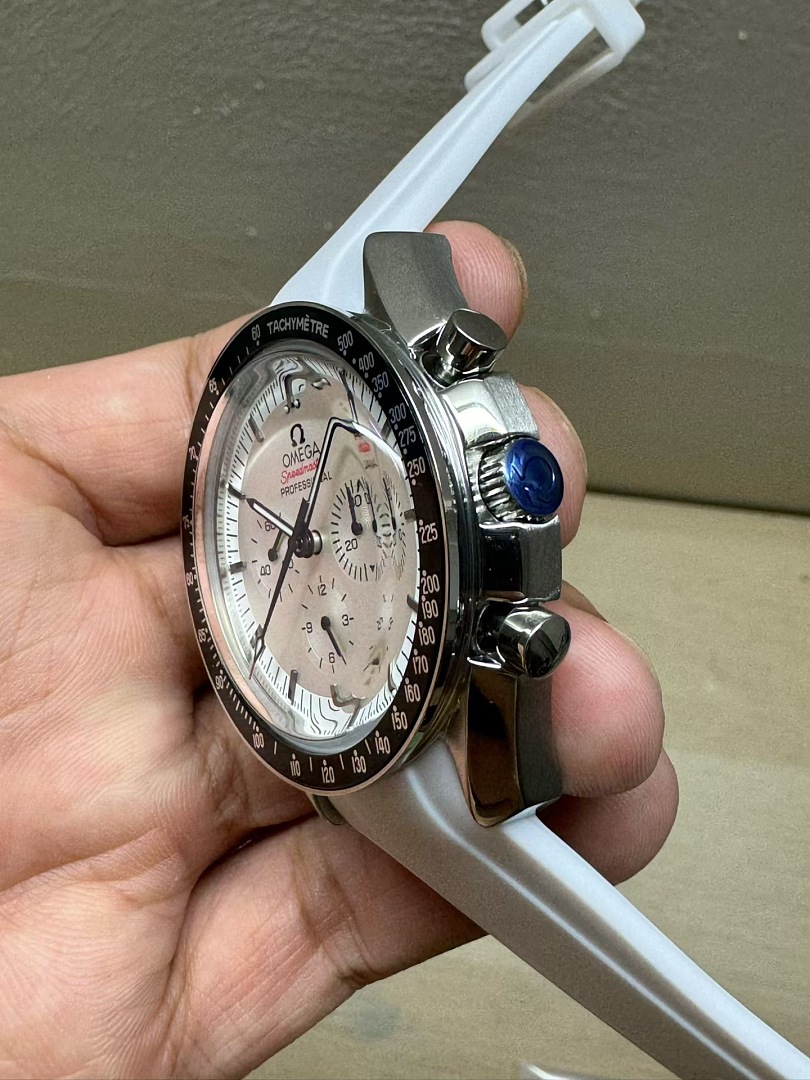 Omega Speedmaster Silver Snoopy Award · ZT13723 — תמונה 10