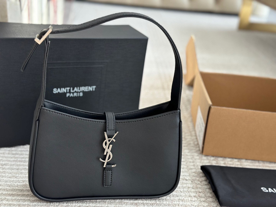 Saint Laurent Le 5 à 7 · 5650 — תמונה 5