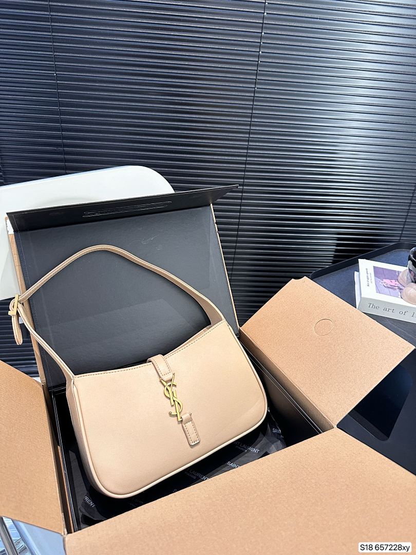 Saint Laurent Le 5 à 7 · 4818 — תמונה 8
