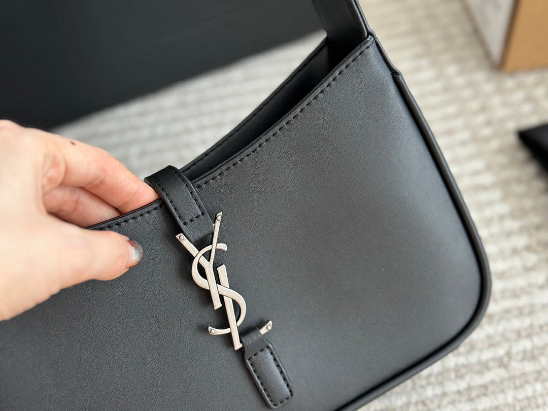 Saint Laurent Le 5 à 7 · 5650 — תמונה 10