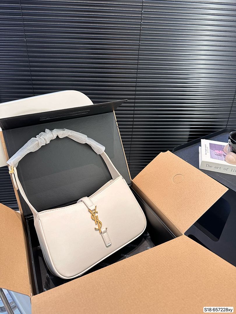 Saint Laurent Le 5 à 7 · 4818 — תמונה 4