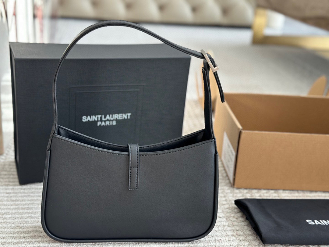 Saint Laurent Le 5 à 7 · 5650 — תמונה 7