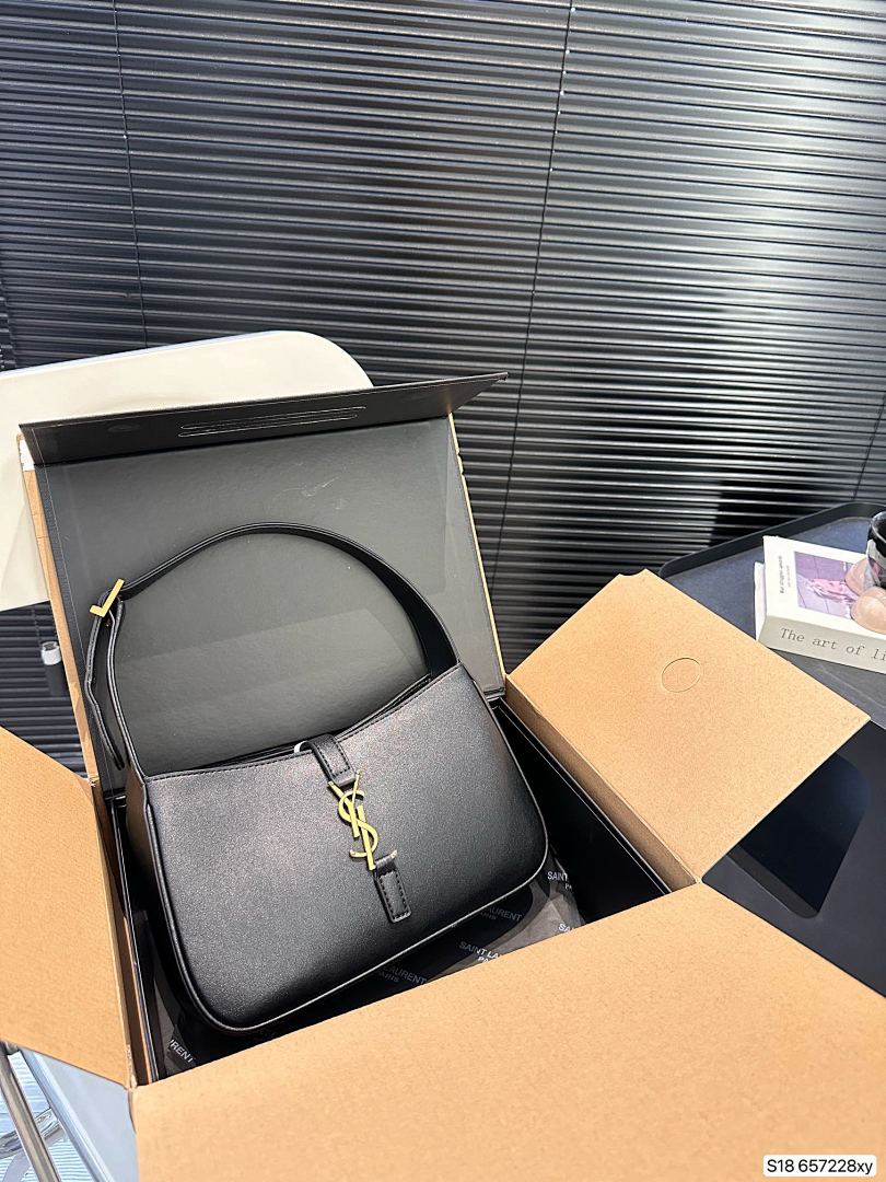 Saint Laurent Le 5 à 7 · 4818 — תמונה 7