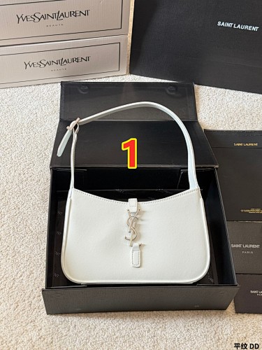 Saint Laurent Le 5 à 7 · 5836