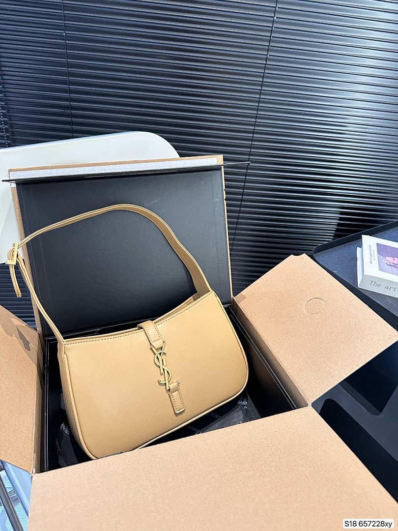 Saint Laurent Le 5 à 7 · 4818 — תמונה 5
