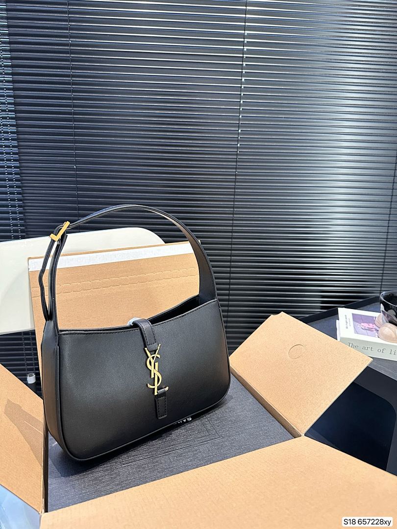 Saint Laurent Le 5 à 7 · 4818 — תמונה 21