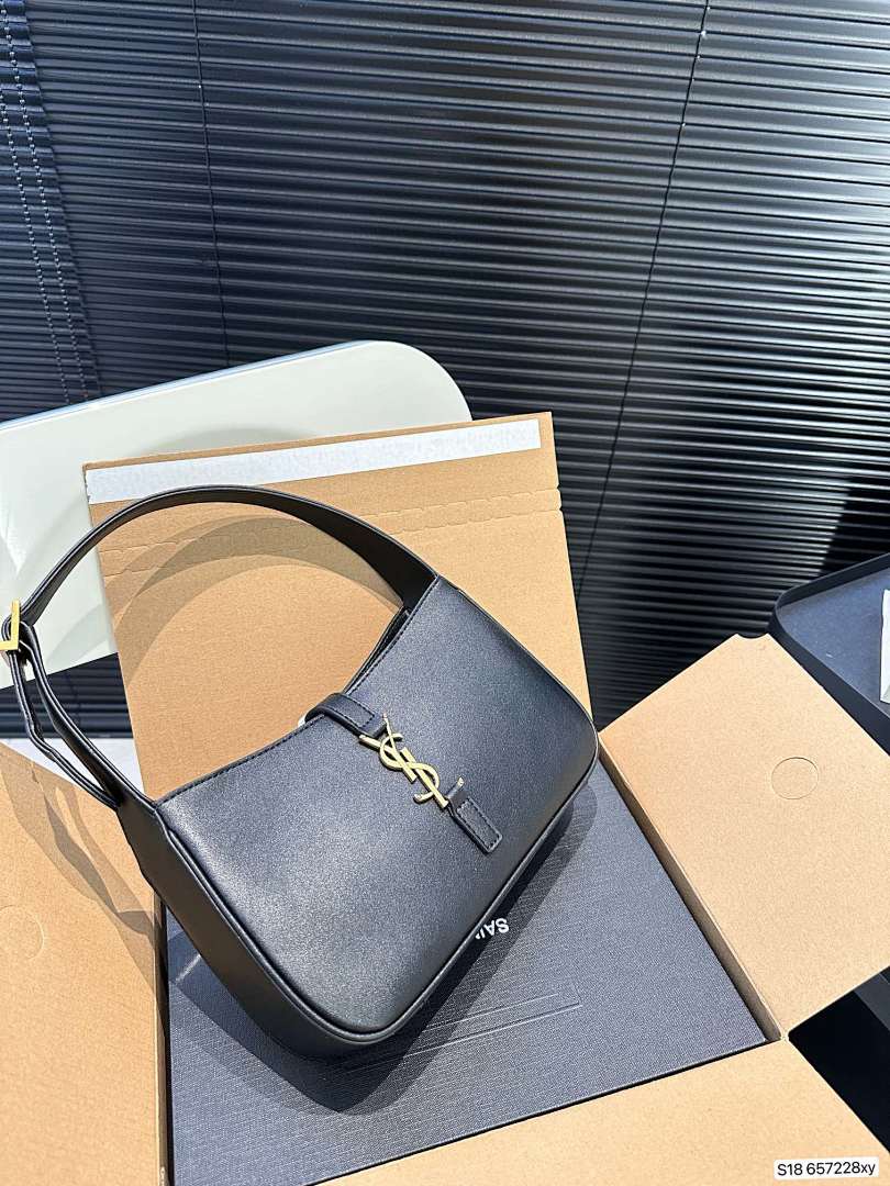 Saint Laurent Le 5 à 7 · 4818 — תמונה 20