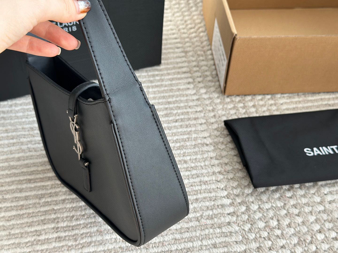 Saint Laurent Le 5 à 7 · 5650 — תמונה 9