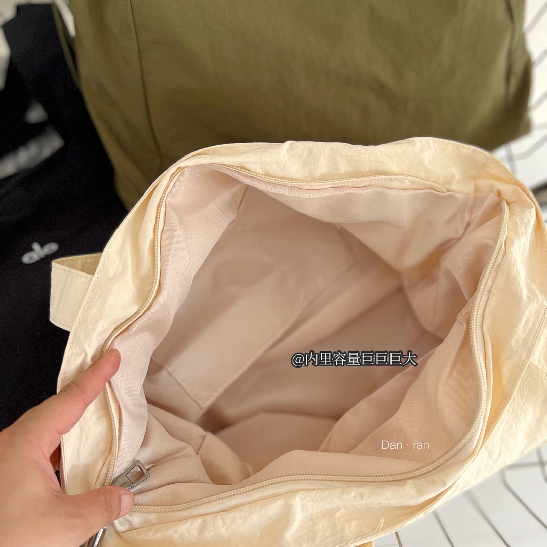 Alo Yoga Alo Aura Universal Tote Bag · A2904 — תמונה 14