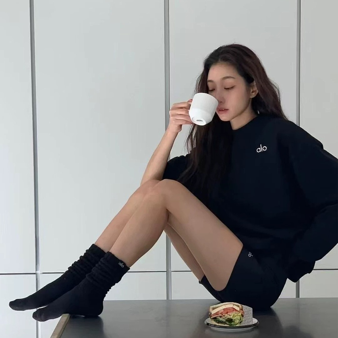 Alo Yoga Accolade Crew Neck Pullover · A2939 — תמונה 6