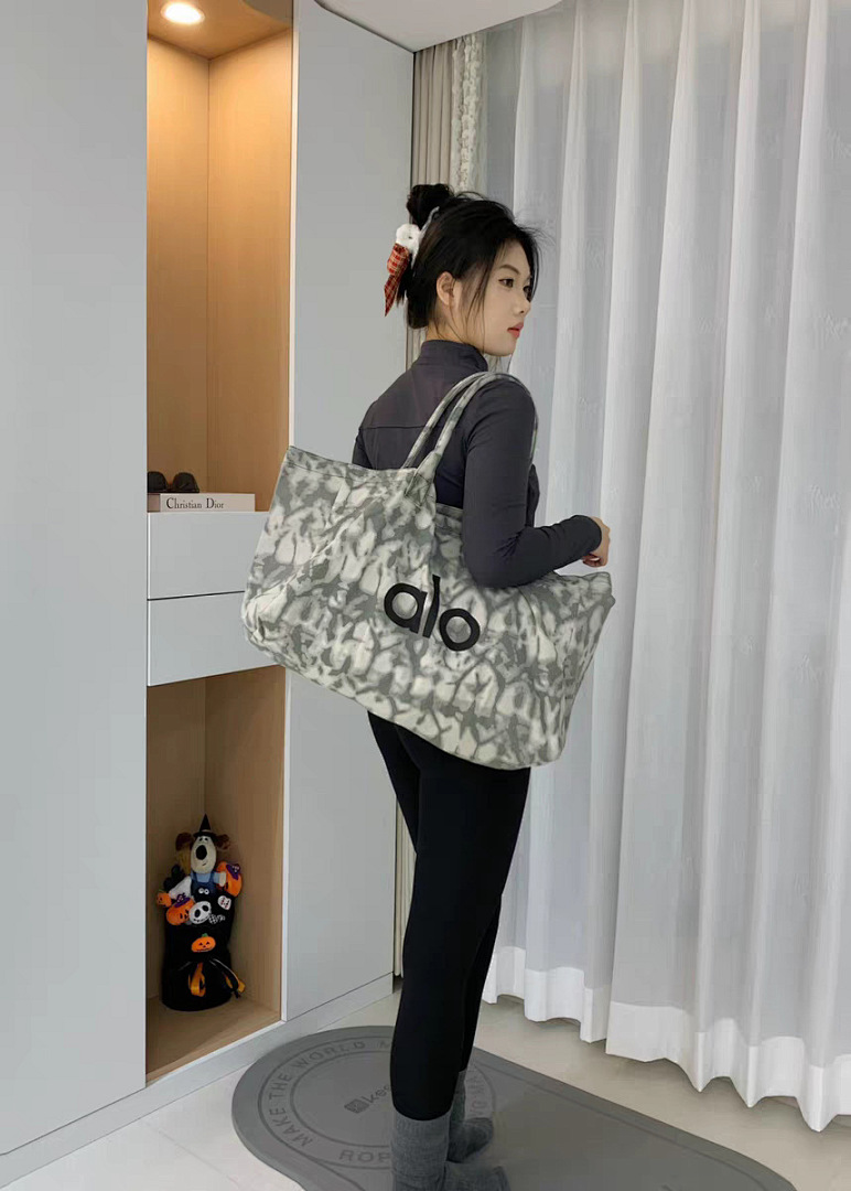 Alo Yoga Iconic Shopper Tote · A2806 — תמונה 5