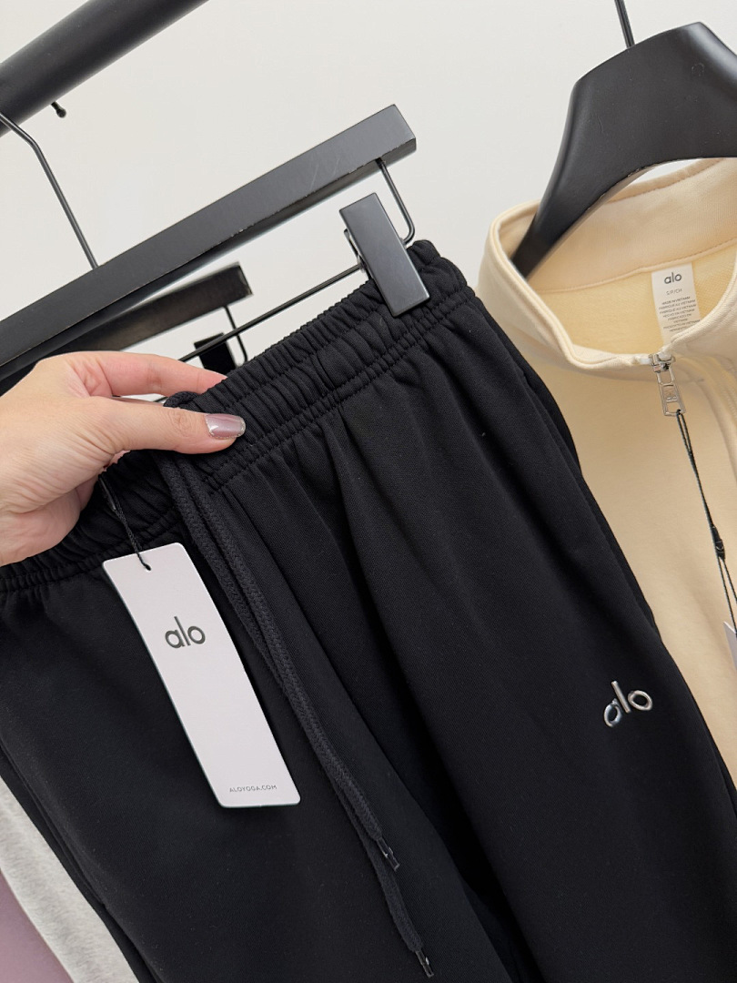 Alo Yoga Accolade Straight Leg Sweatpant · A3001 — תמונה 34