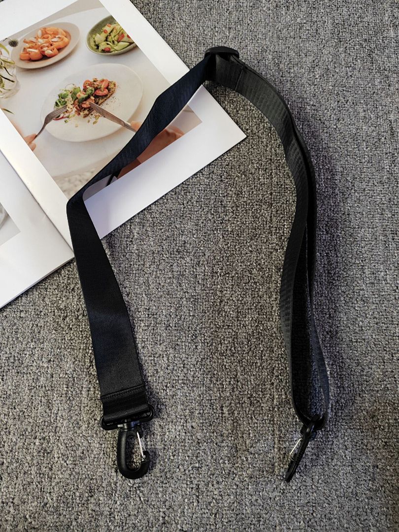 Alo Utility Cross Body Bucket Bag · A2883 — תמונה 10