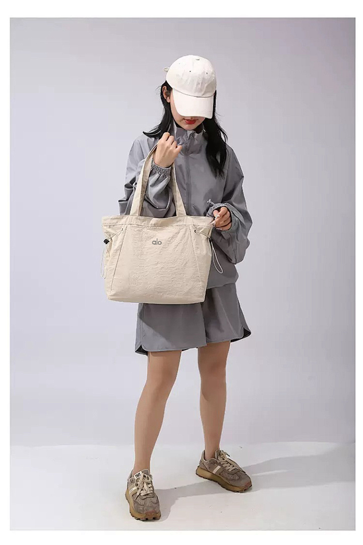 Alo Yoga Alo Aura Universal Tote Bag · A2904 — תמונה 37