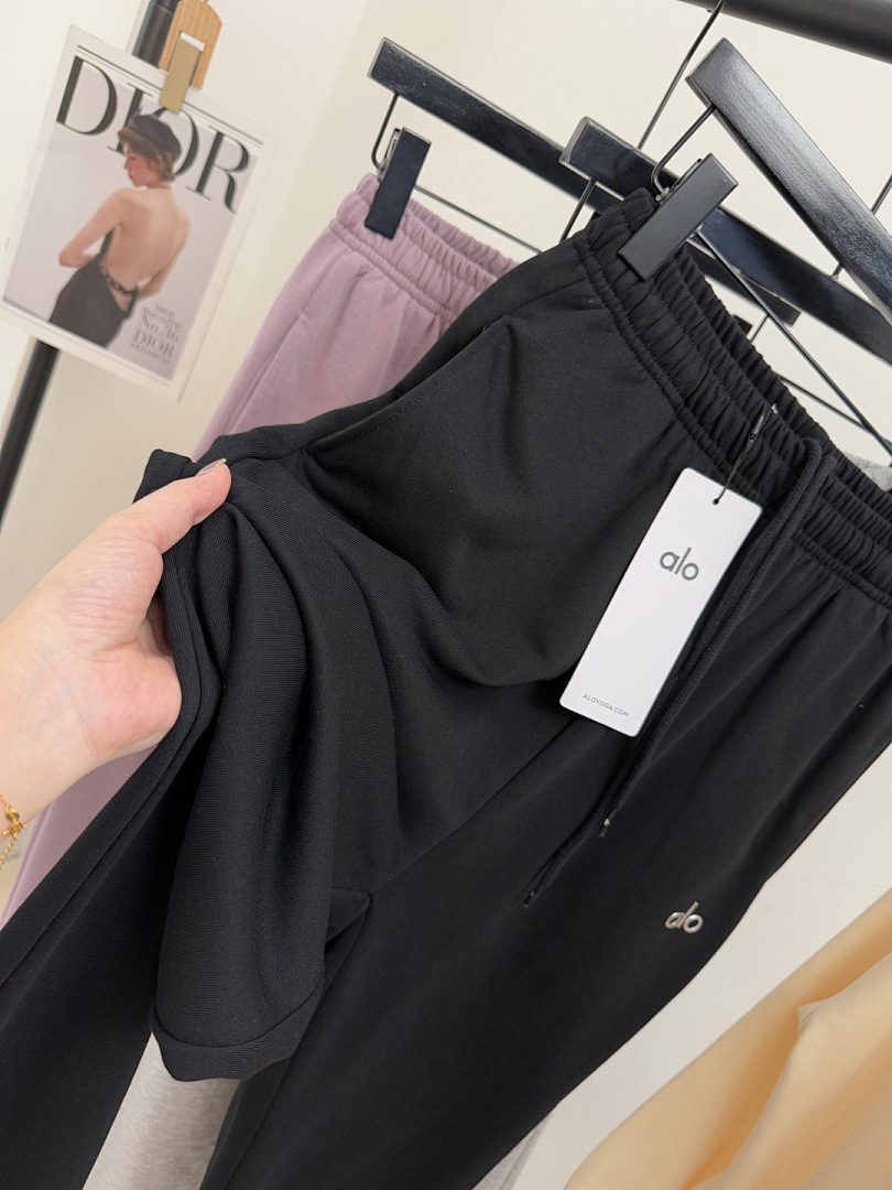Alo Yoga Accolade Straight Leg Sweatpant · A3001 — תמונה 30