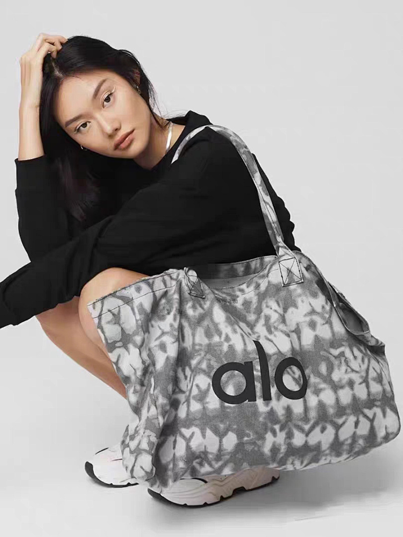 Alo Yoga Iconic Shopper Tote · A2806 — תמונה 14