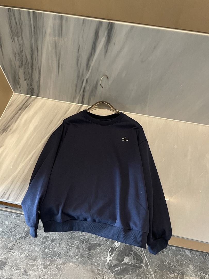 Alo Yoga Accolade Crew Neck Pullover · A2939 — תמונה 30