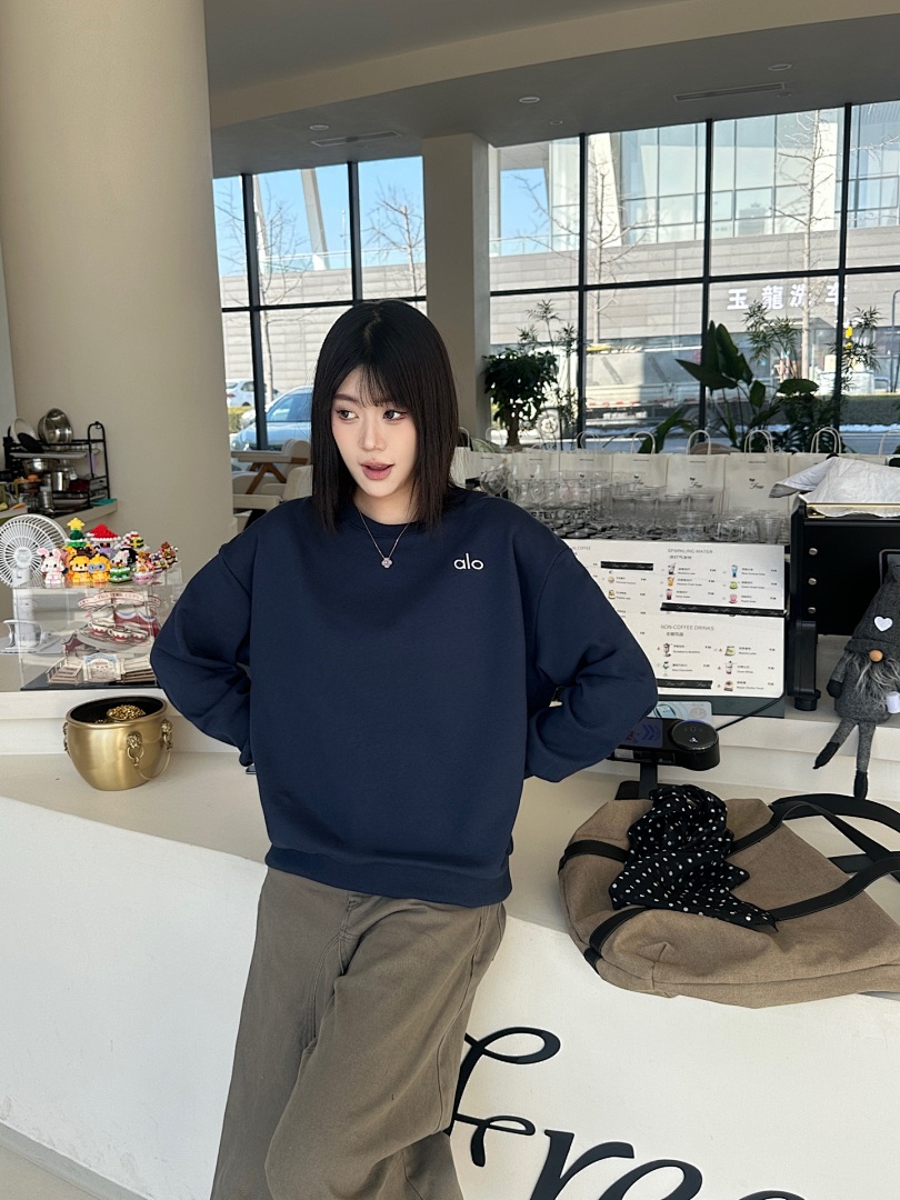 Alo Yoga Accolade Crew Neck Pullover · A2939 — תמונה 21