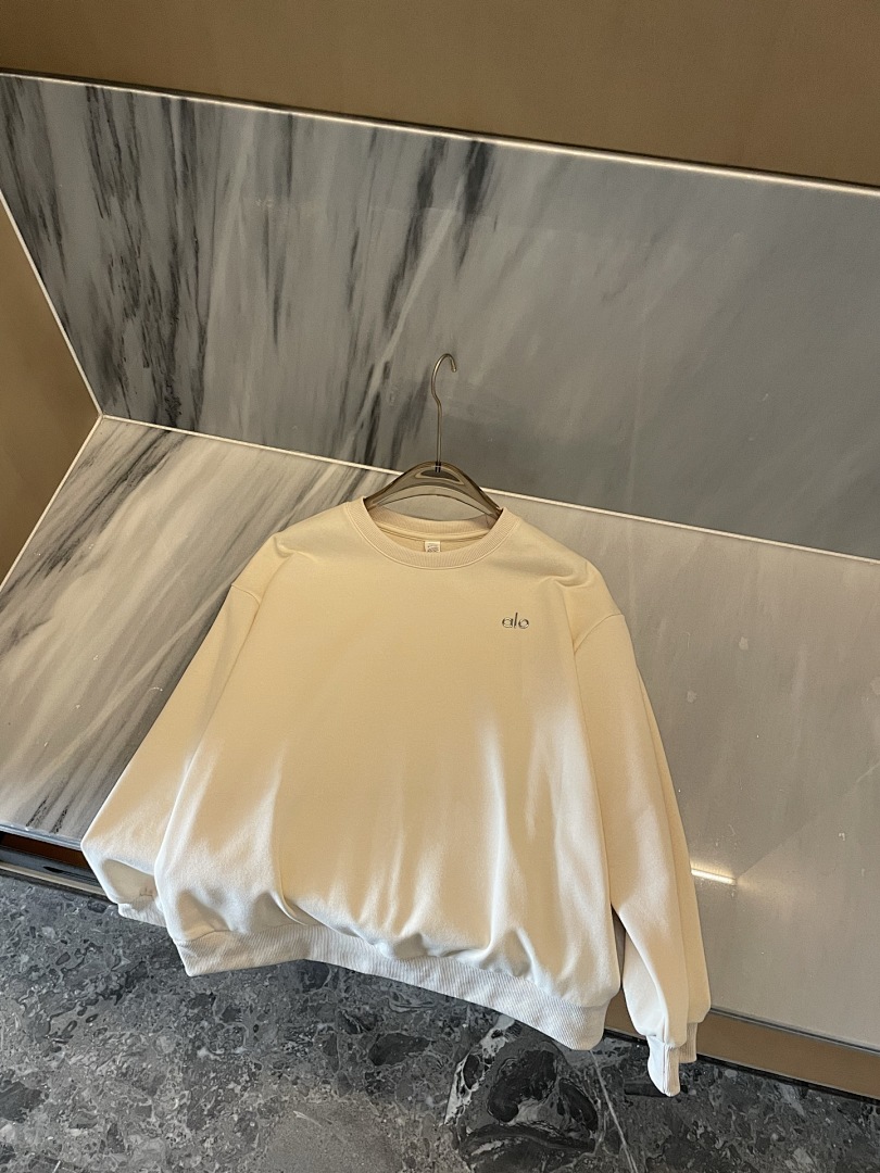 Alo Yoga Accolade Crew Neck Pullover · A2939 — תמונה 31