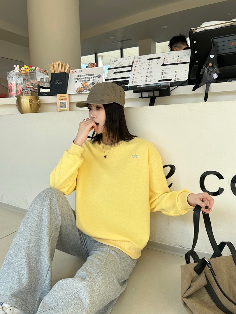 Alo Yoga Accolade Crew Neck Pullover · A2939 — תמונה 16