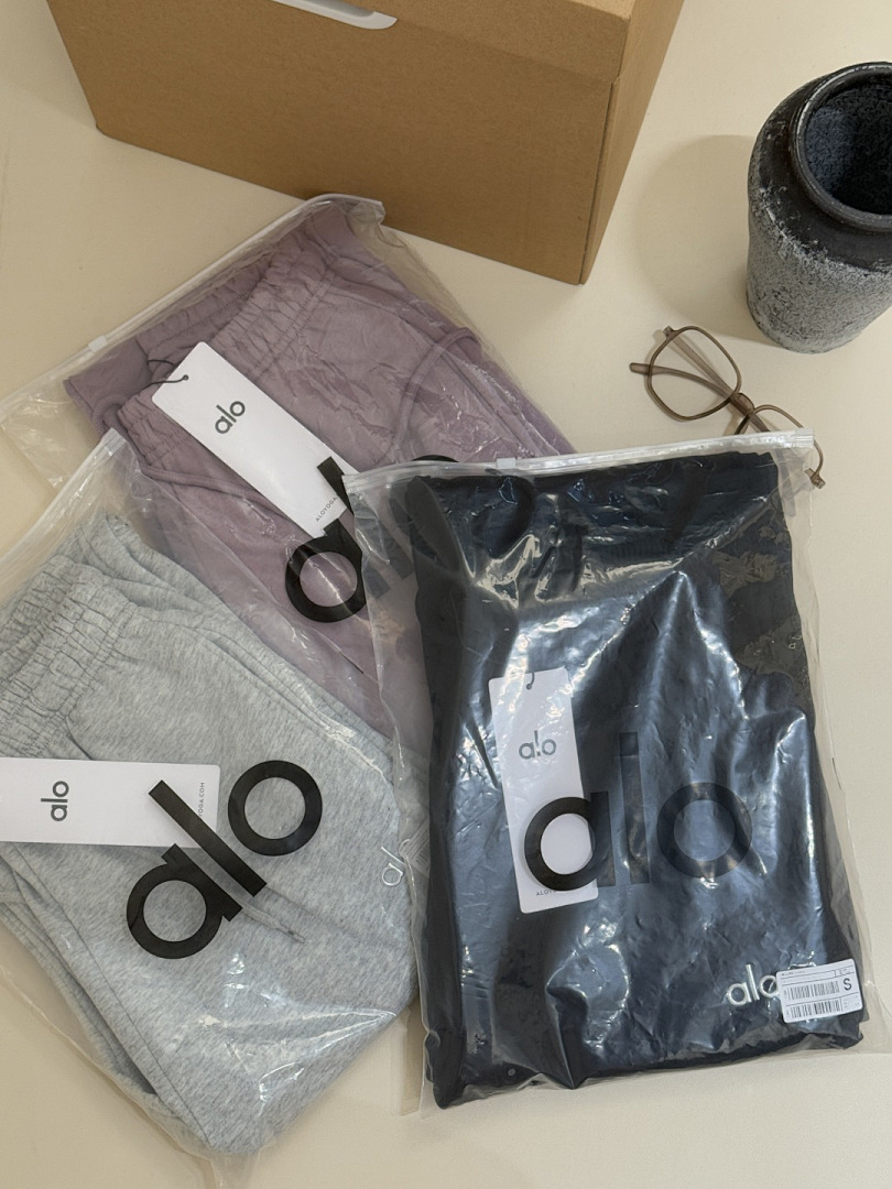 Alo Yoga Accolade Straight Leg Sweatpant · A3001 — תמונה 40