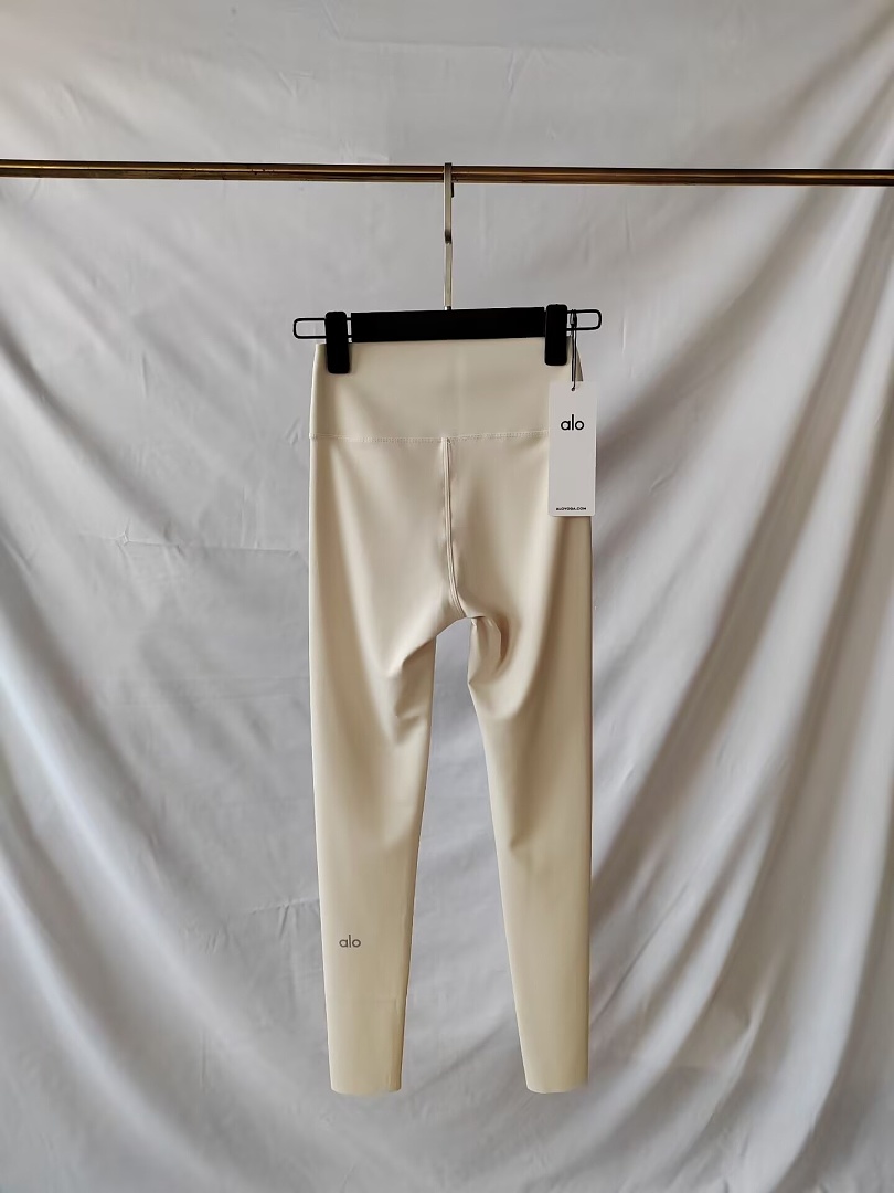 A3484 Alo women brushed thin velvet leggings — תמונה 11