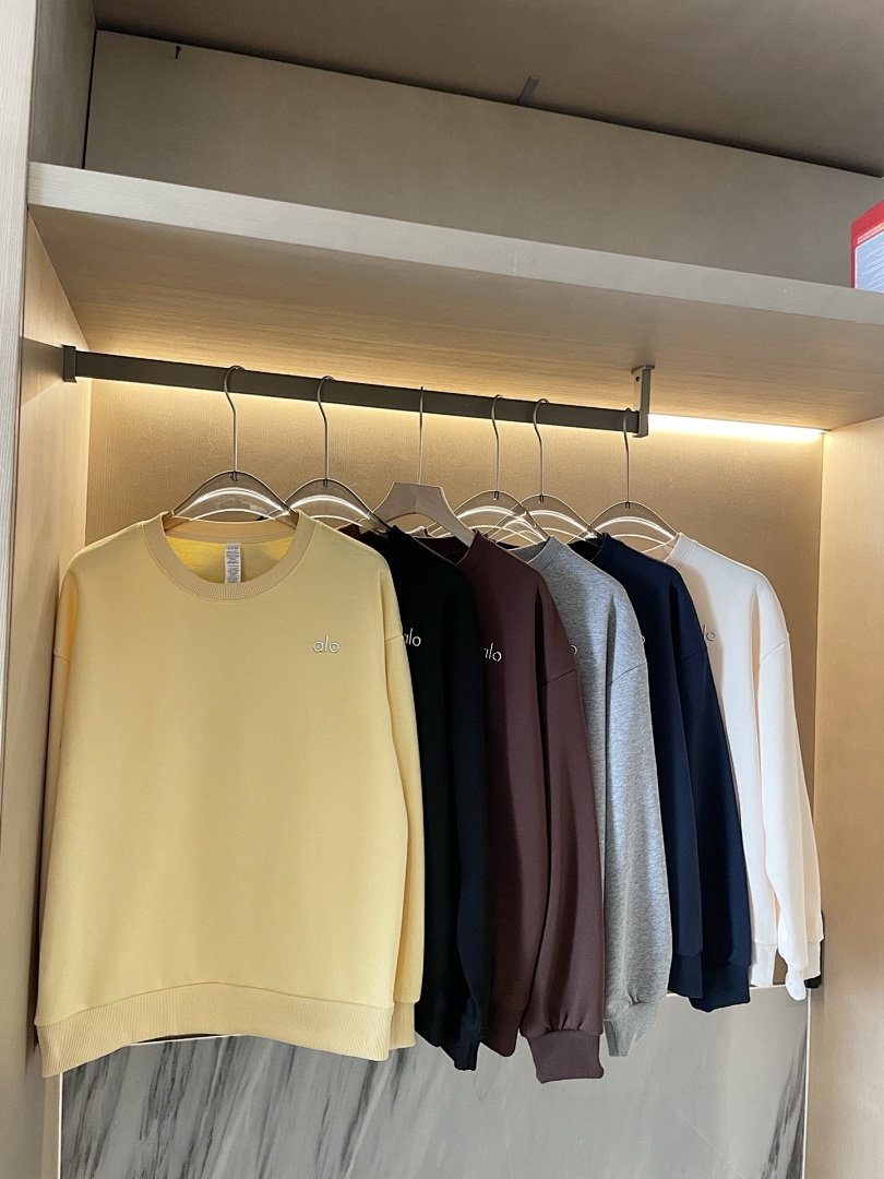 Alo Yoga Accolade Crew Neck Pullover · A2939 — תמונה 26
