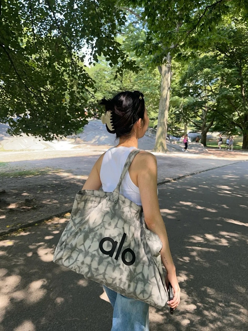 Alo Yoga Iconic Shopper Tote · A2806 — תמונה 2
