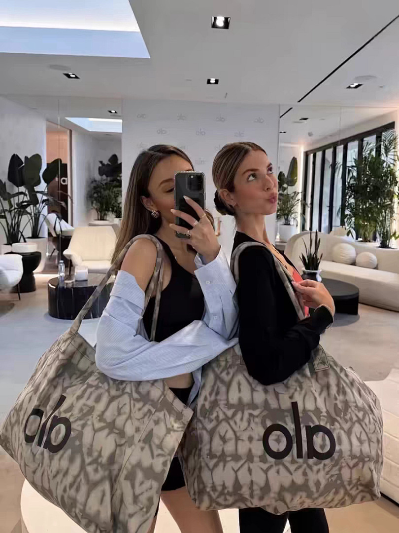 Alo Yoga Iconic Shopper Tote · A2806 — תמונה 15