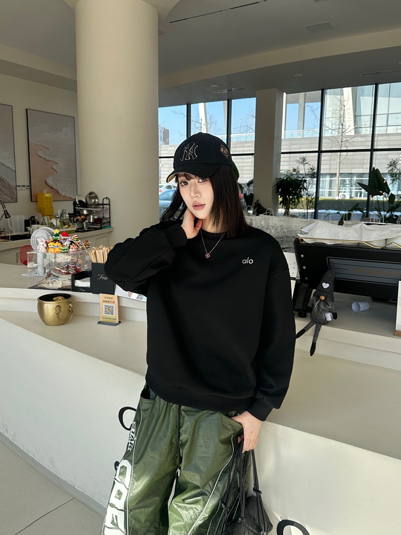 Alo Yoga Accolade Crew Neck Pullover · A2939 — תמונה 9