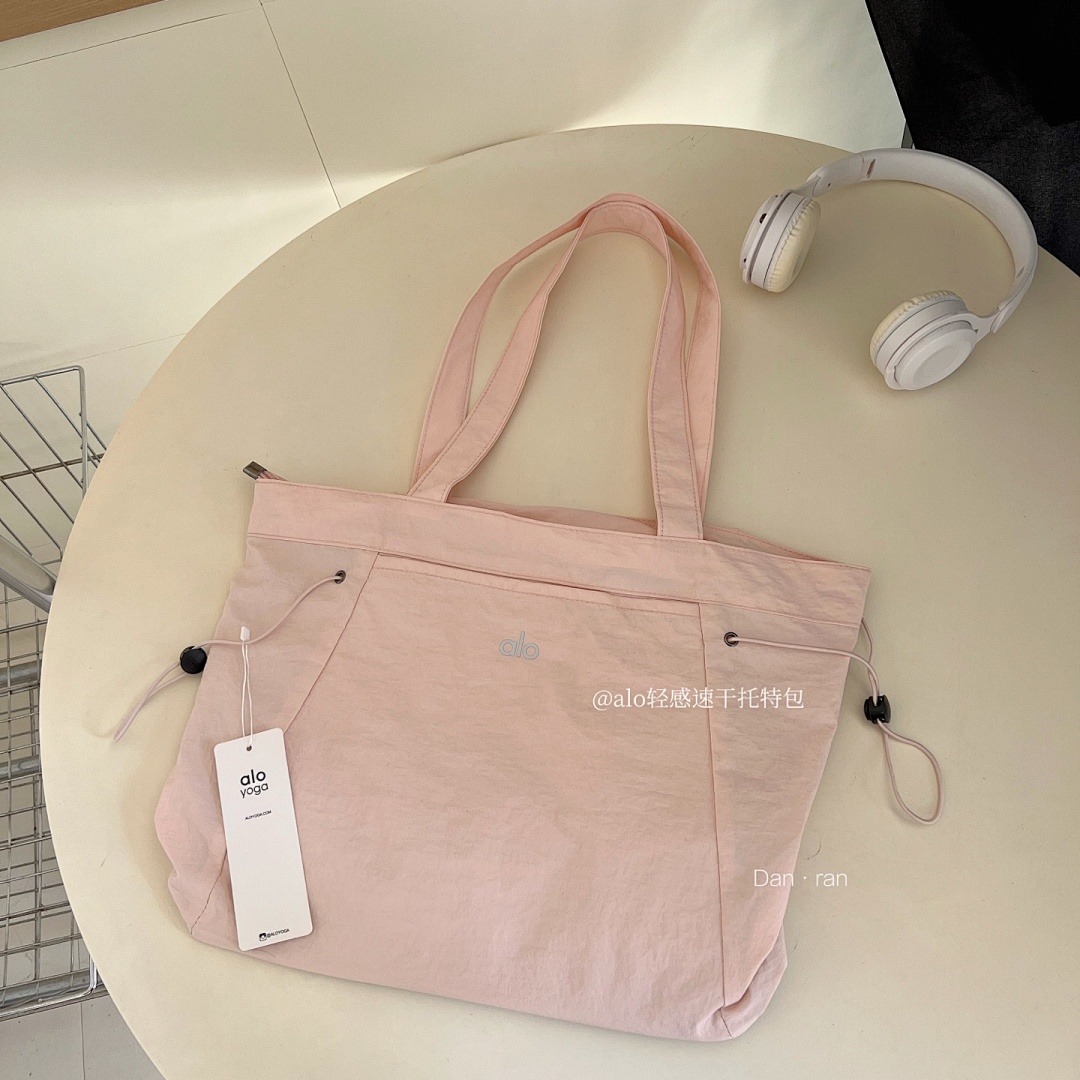 Alo Yoga Alo Aura Universal Tote Bag · A2904 — תמונה 25