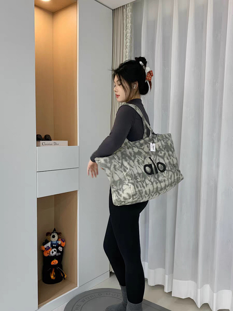 Alo Yoga Iconic Shopper Tote · A2806 — תמונה 6