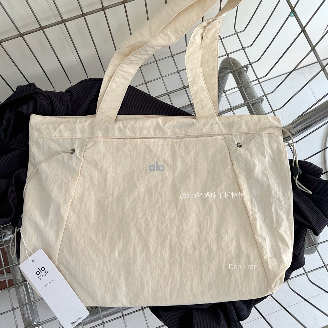 Alo Yoga Alo Aura Universal Tote Bag · A2904 — תמונה 7