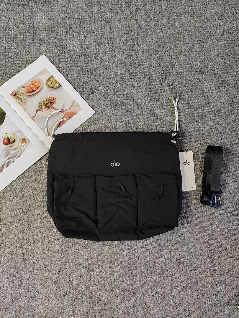 Alo Utility Cross Body Bucket Bag · A2883 — תמונה 13