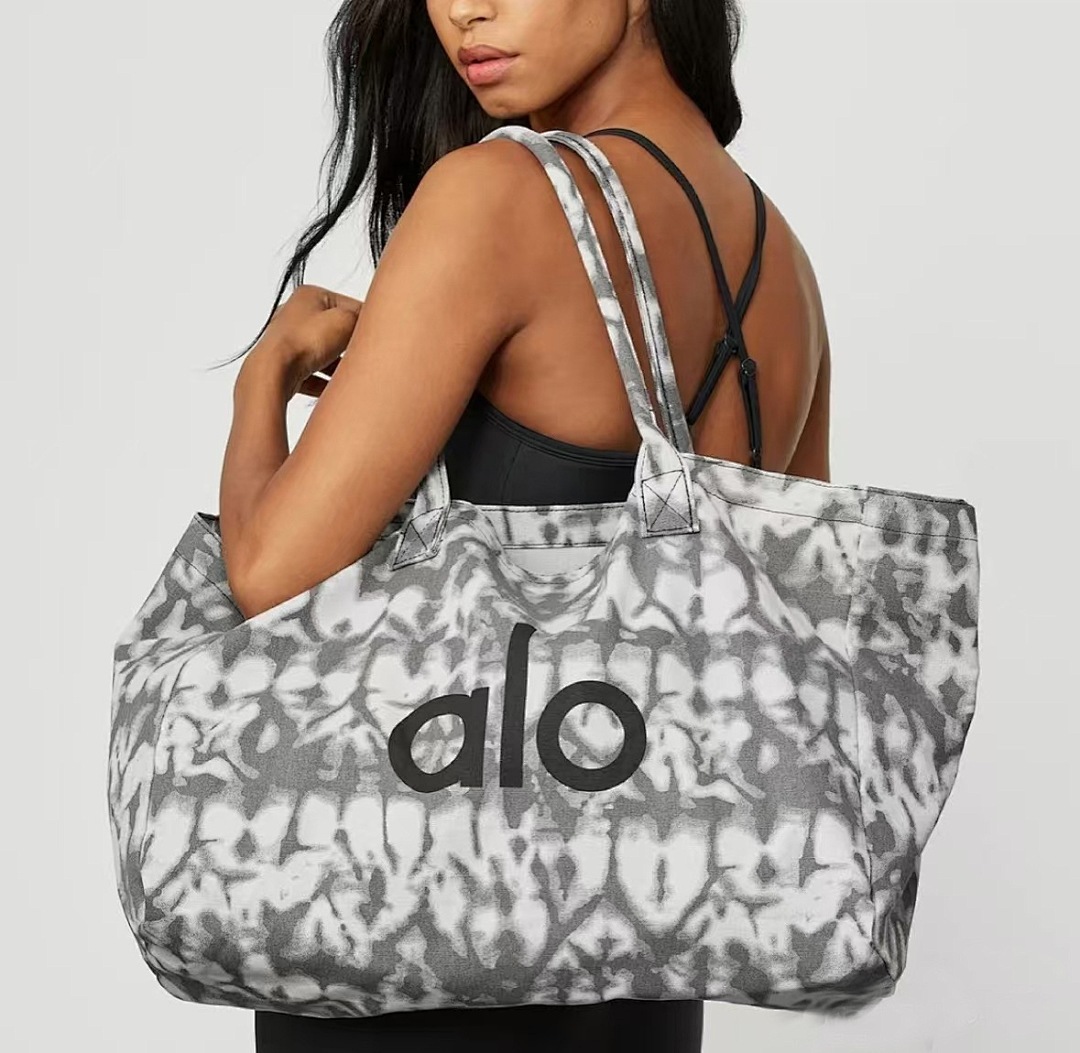 Alo Yoga Iconic Shopper Tote · A2806