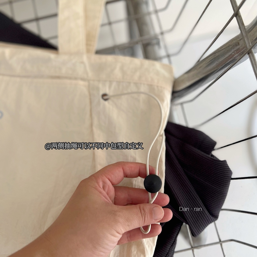 Alo Yoga Alo Aura Universal Tote Bag · A2904 — תמונה 18
