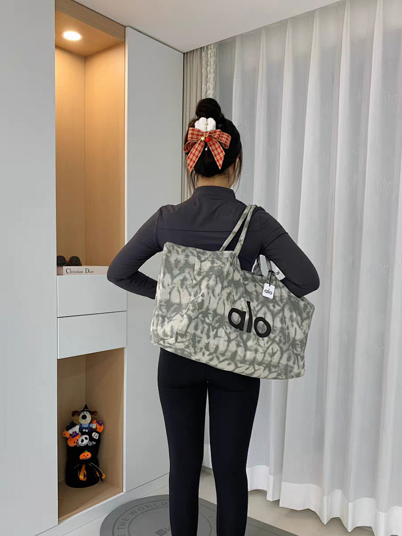 Alo Yoga Iconic Shopper Tote · A2806 — תמונה 4