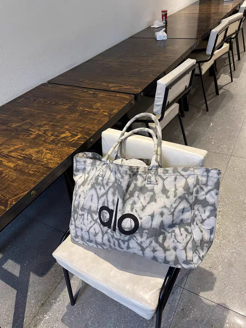 Alo Yoga Iconic Shopper Tote · A2806 — תמונה 13