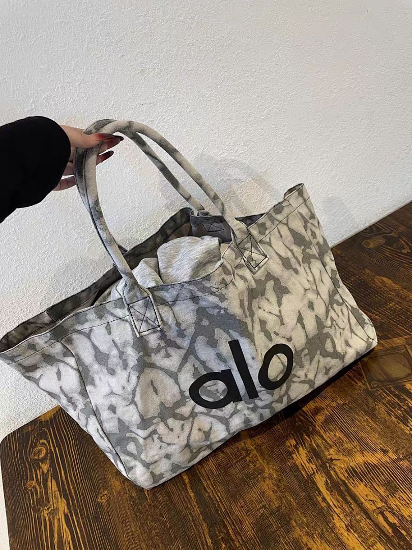 Alo Yoga Iconic Shopper Tote · A2806 — תמונה 11