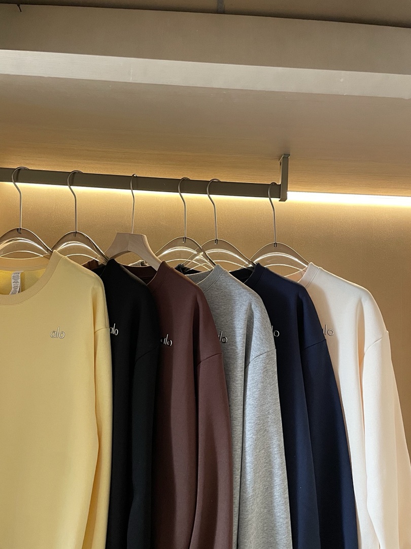 Alo Yoga Accolade Crew Neck Pullover · A2939 — תמונה 25
