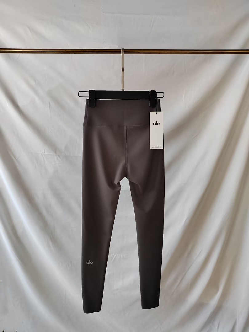 A3484 Alo women brushed thin velvet leggings — תמונה 12
