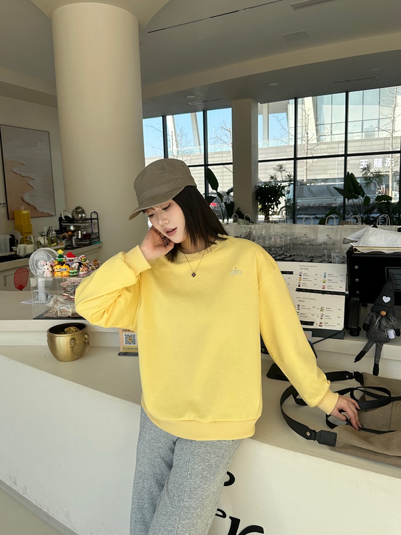 Alo Yoga Accolade Crew Neck Pullover · A2939 — תמונה 15