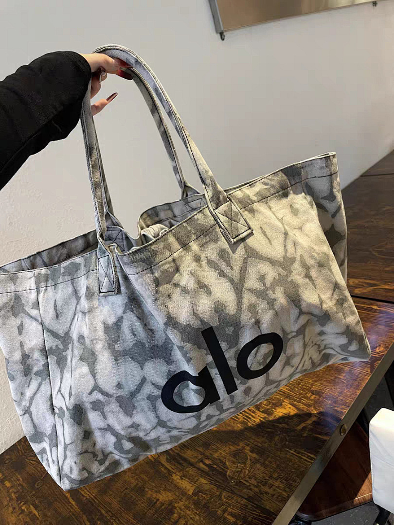 Alo Yoga Iconic Shopper Tote · A2806 — תמונה 10
