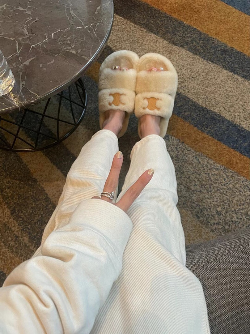 Celine Triomphe Fur Slide · 4989 — תמונה 7