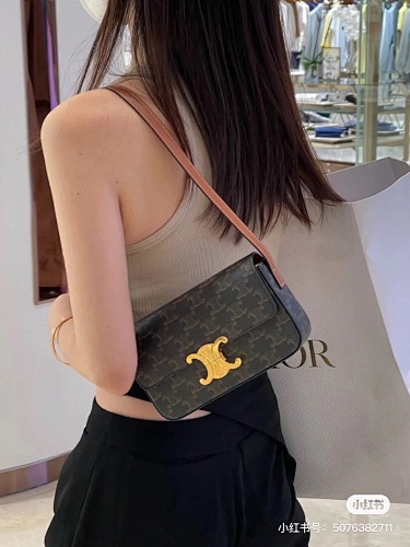 Celine Triomphe · 4893
